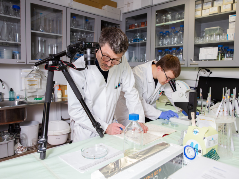 Most of work Victor Carrasco Navarro's (left) and Onni Sirkiä's (right) is done in the laboratory. Photo: Aino Huotari